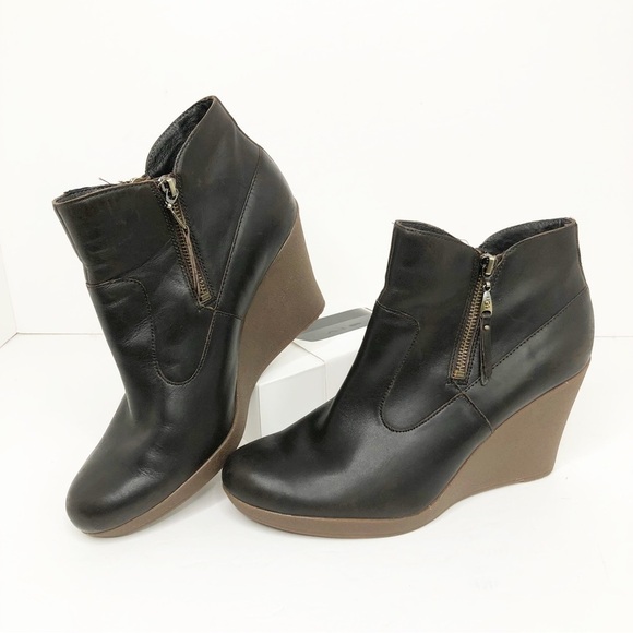 Ugg Brown leather Sherpa lined wedge ankle boots - Picture 9 of 10